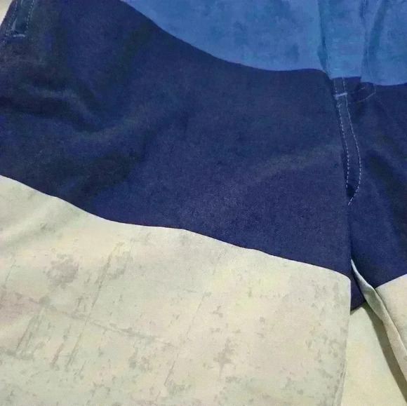 Swim Trunks ๐โโ๏ธ Boy's size 7/8 ๐โโ๏ธ Blue Striped - Picture 3 of 4